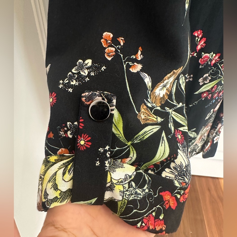 Beulah Black Floral Rolled Up Sleeve Blazer (Size Medium) - Picture 3 of 7